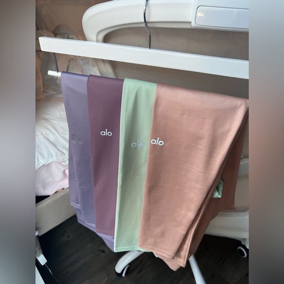 Alo Yoga 7/8 Sneaker Length Woodrose Leggings Pants - M - Picture 4 of 5